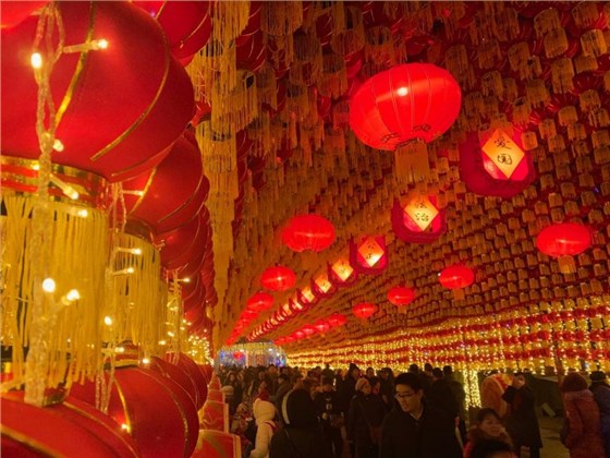 望千門如晝，嬉笑游冶