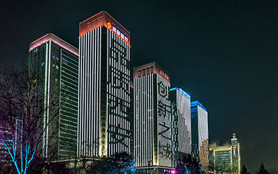 傳統(tǒng)LED顯示屏|LED透明格柵屏和透明LED玻璃的優(yōu)缺點