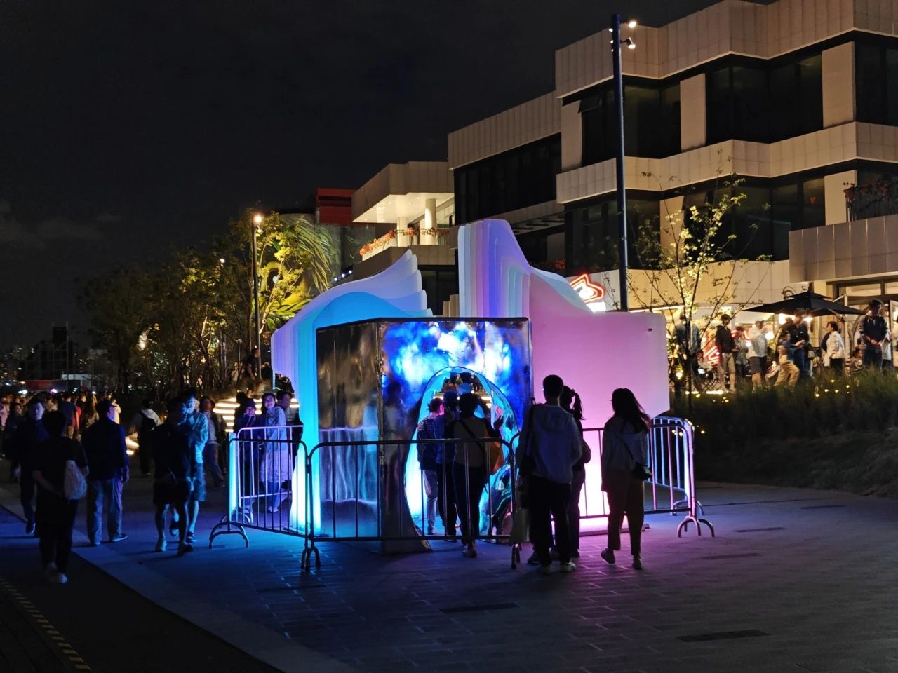 藏不住了，這個(gè)國慶，信達(dá)電通助力上海國際光影節(jié)徐匯分會(huì)場！